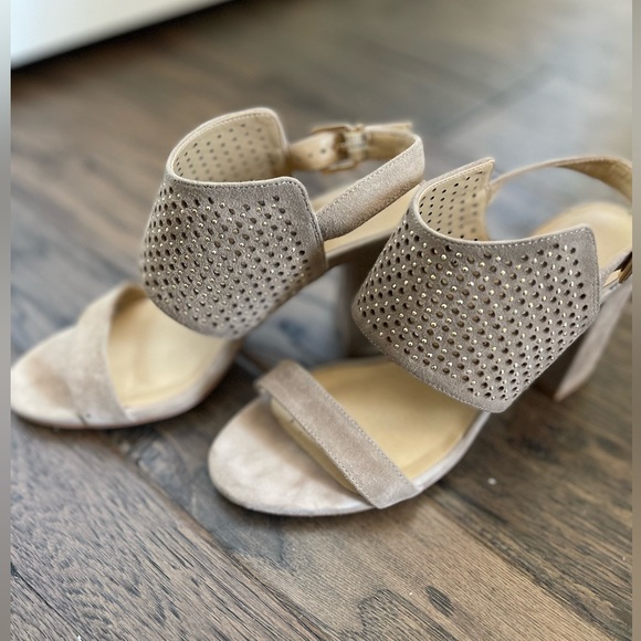 Neiman Marcus Sandals size 5.5 - Picture 4 of 9